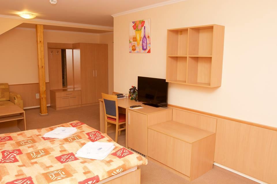 Hotel Clavis Lučenec Esterno foto